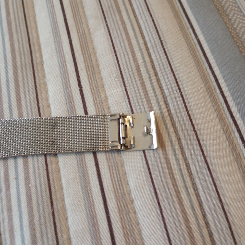 Hello Kitty Silver Mesh Watch - Picture 5 of 6